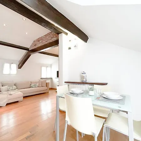 Elegante Mansarda 300mt Dal Mare - Centro - Wifi Апартаменты *