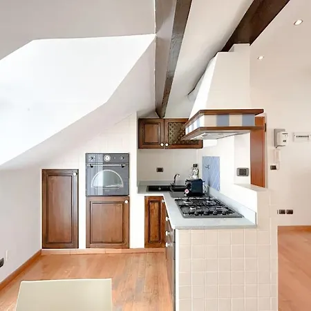 Elegante Mansarda 300mt Dal Mare - Centro - Wifi * Савона