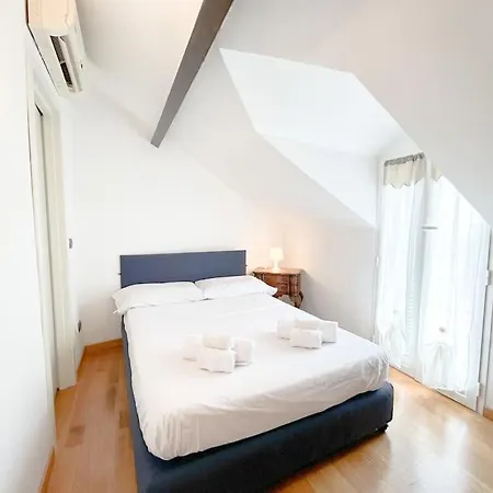 Elegante Mansarda 300mt Dal Mare - Centro - Wifi * Савона