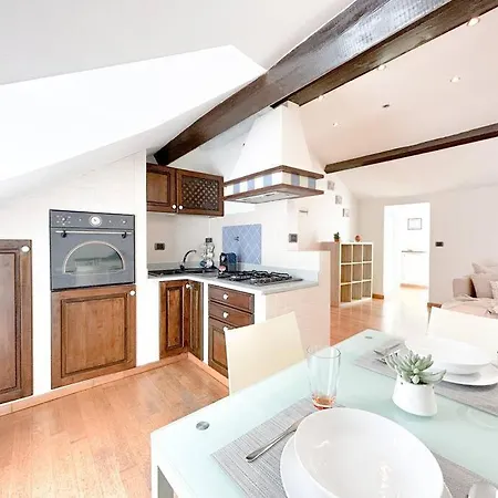 Elegante Mansarda 300mt Dal Mare - Centro - Wifi Апартаменты Савона