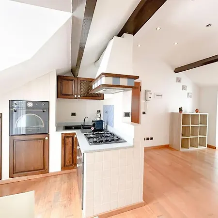 Elegante Mansarda 300mt Dal Mare - Centro - Wifi サヴォーナ