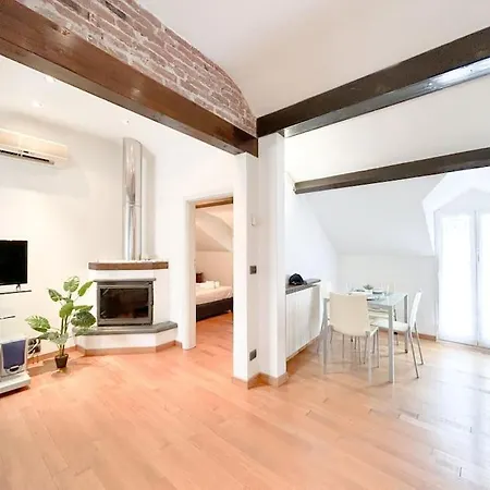 Elegante Mansarda 300mt Dal Mare - Centro - Wifi Daire Savona